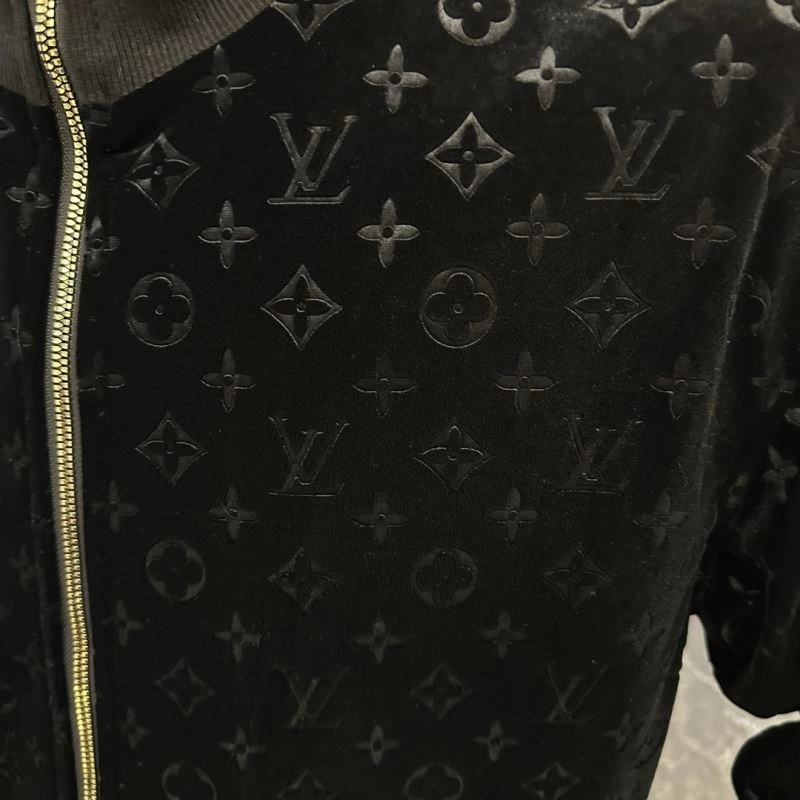 Versatile Louis Vuitton Outwear 132912