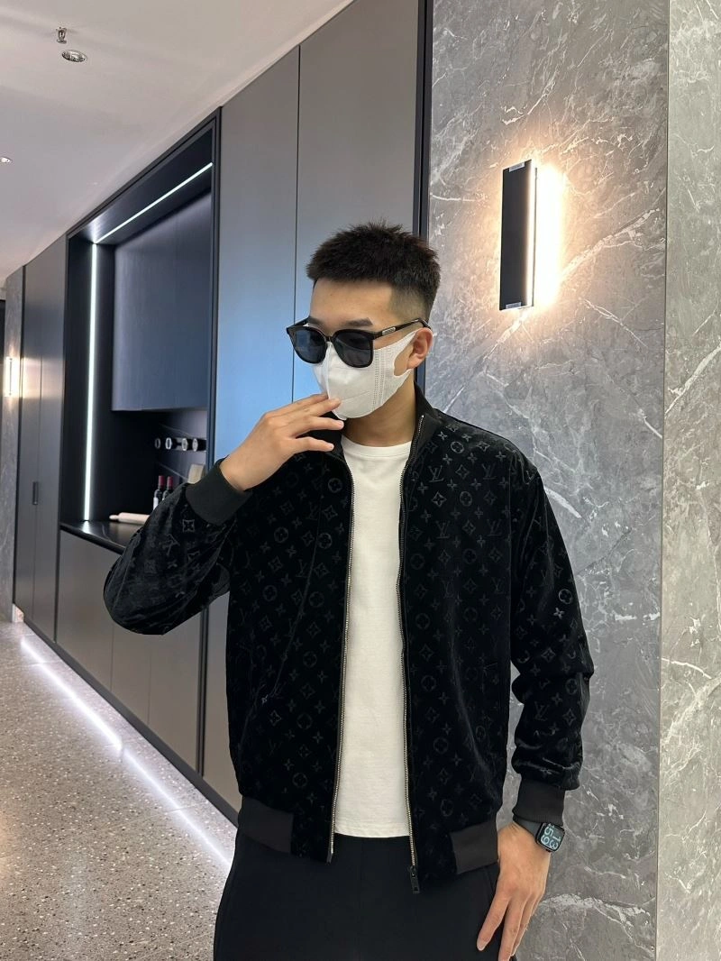 Versatile Louis Vuitton Outwear 132912