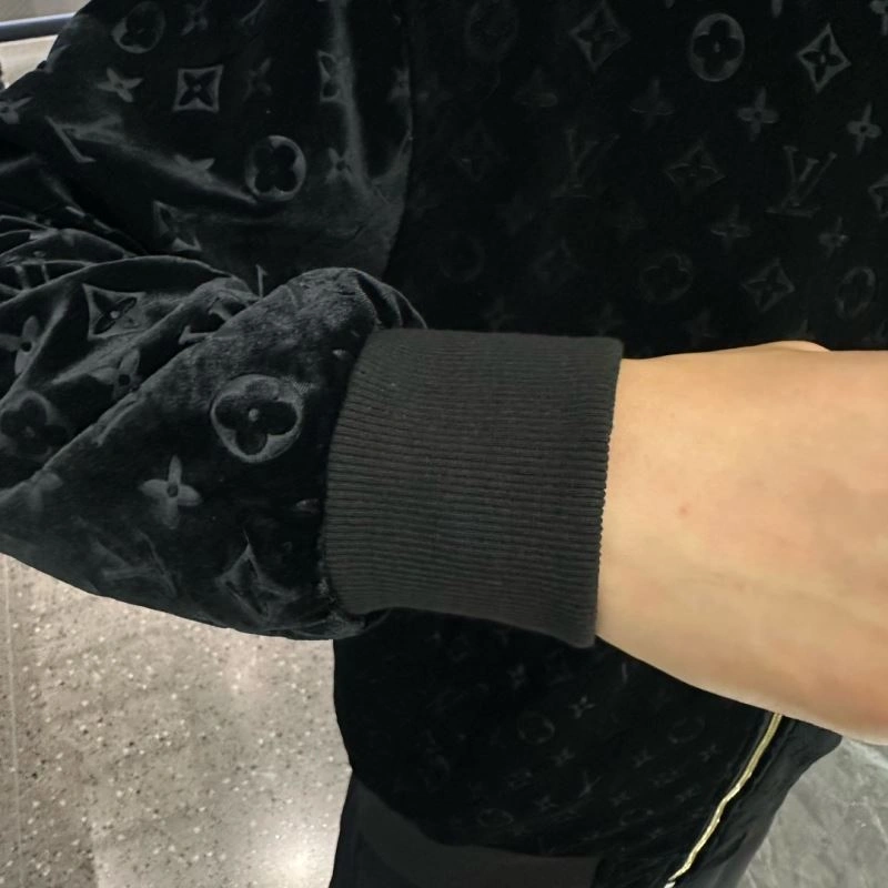 Versatile Louis Vuitton Outwear 132912