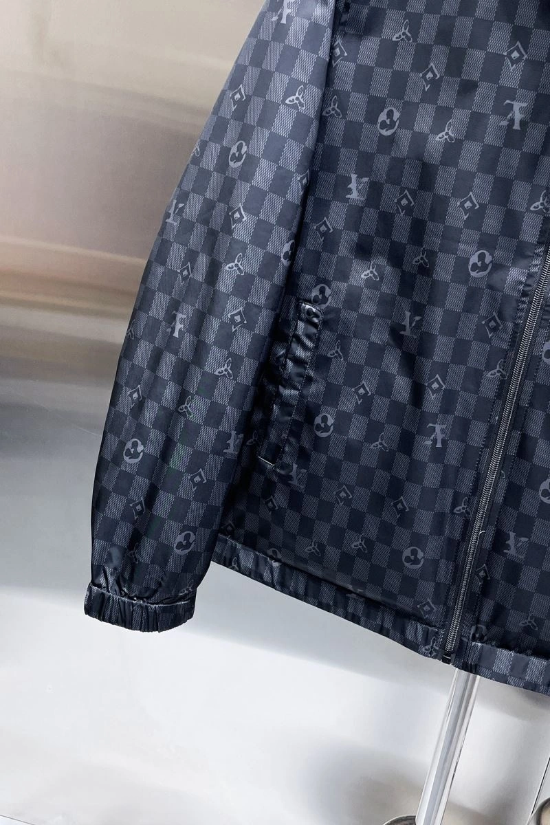 Original Louis Vuitton Outwear 132901