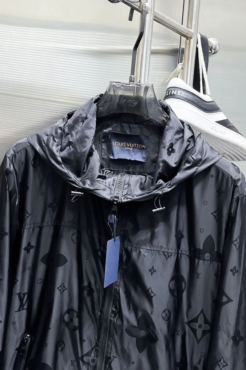 SmartChoice Louis Vuitton Outwear 132896