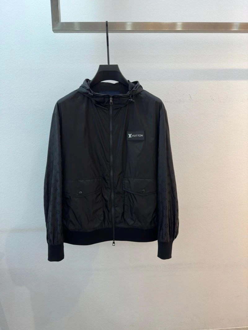 MultiPurpose Louis Vuitton Outwear 132870