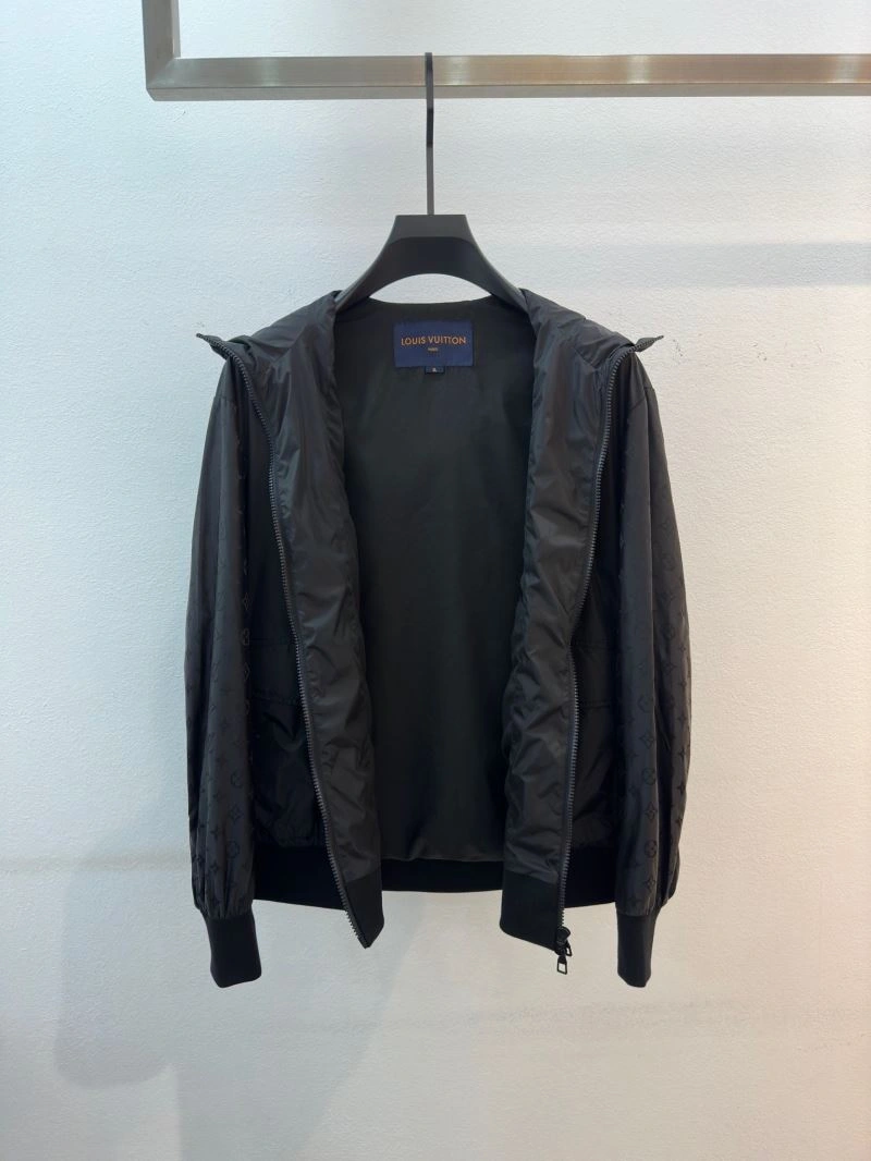 MultiPurpose Louis Vuitton Outwear 132870