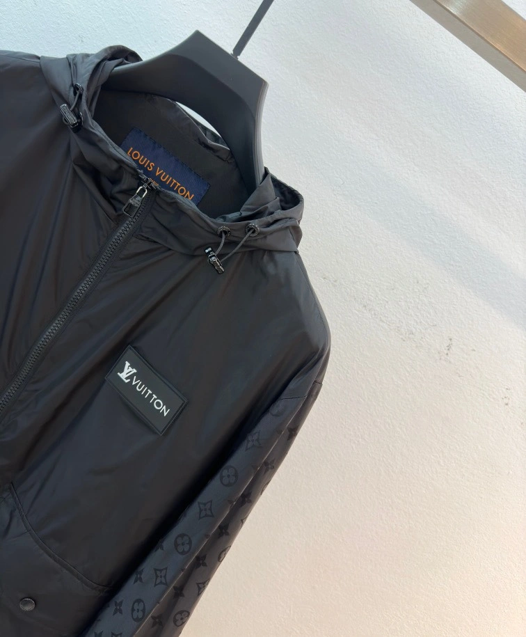 MultiPurpose Louis Vuitton Outwear 132870