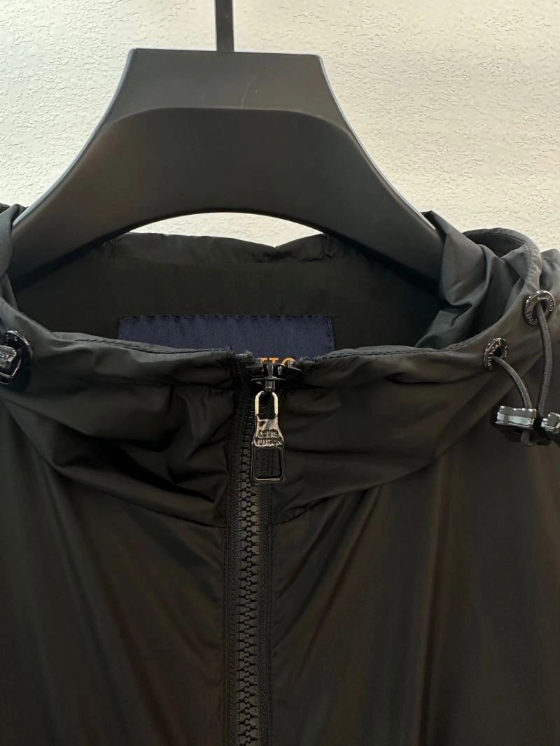 MultiPurpose Louis Vuitton Outwear 132870