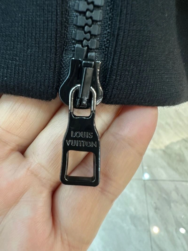 MultiPurpose Louis Vuitton Outwear 132870