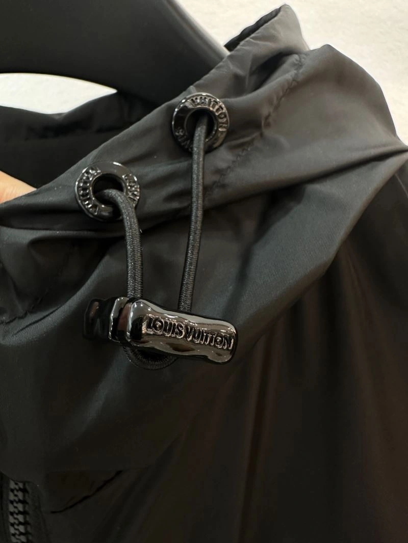 MultiPurpose Louis Vuitton Outwear 132870