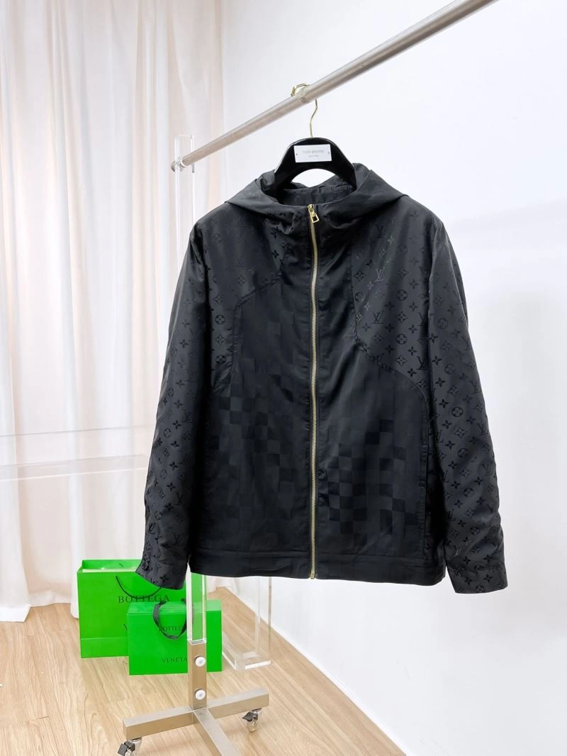 Classic Louis Vuitton Outwear 132885