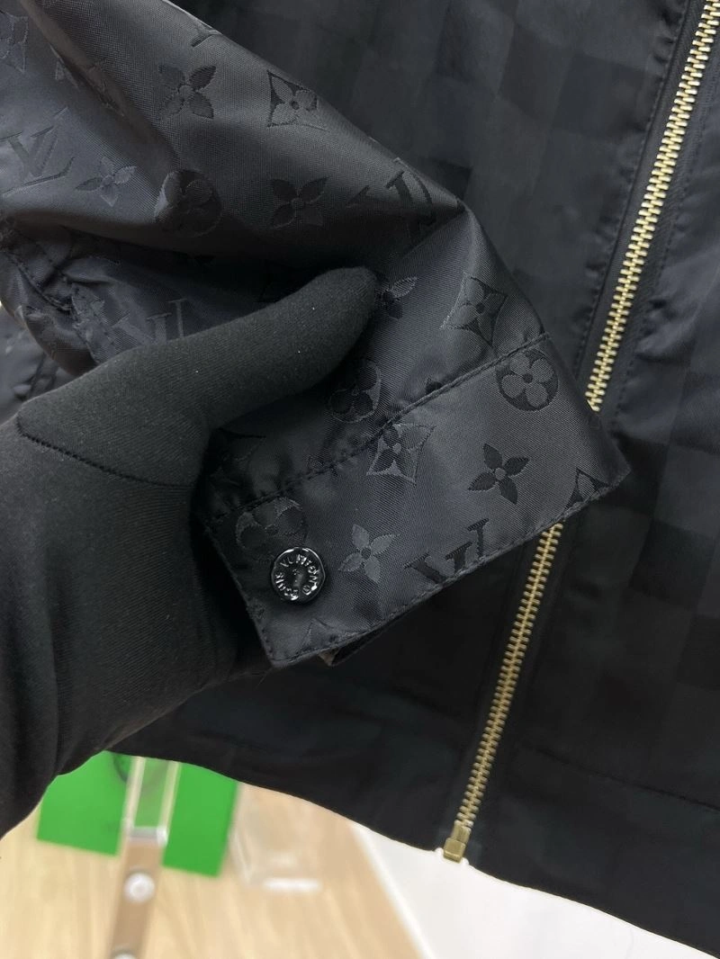 Classic Louis Vuitton Outwear 132885