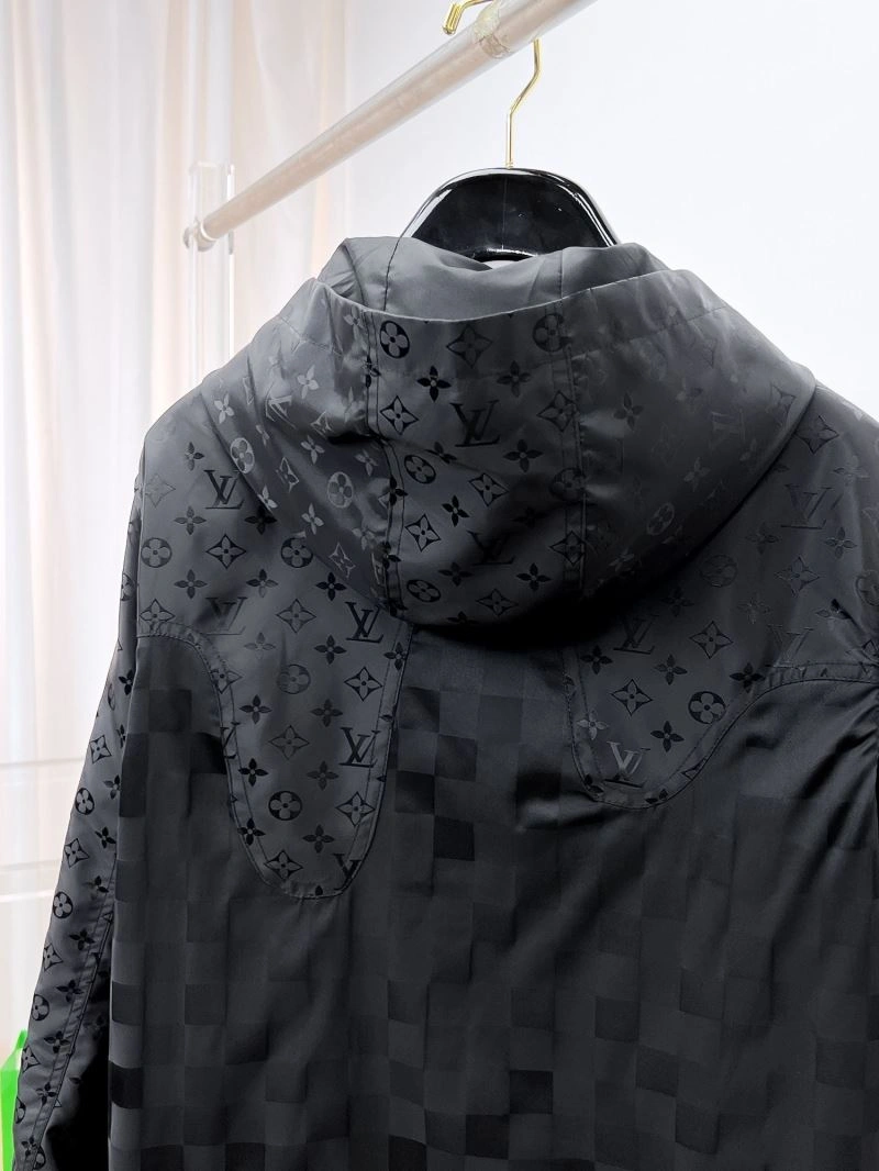Classic Louis Vuitton Outwear 132885