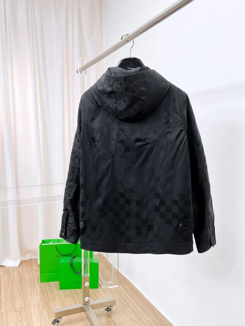 Classic Louis Vuitton Outwear 132885