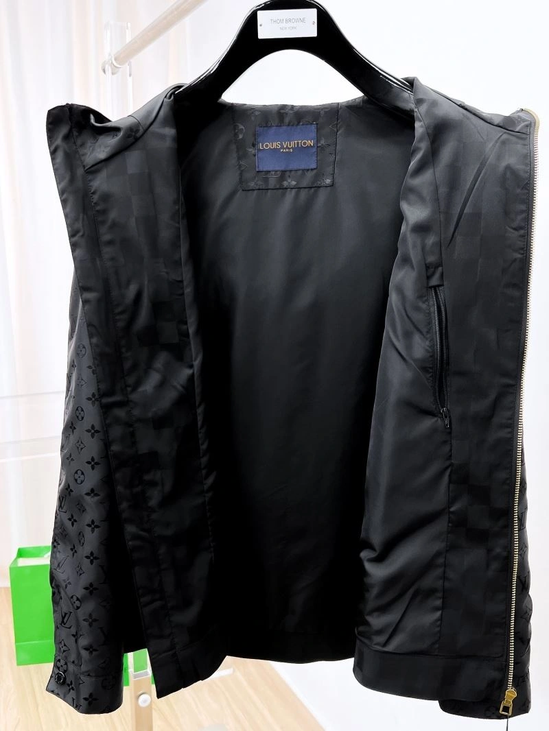 Classic Louis Vuitton Outwear 132885