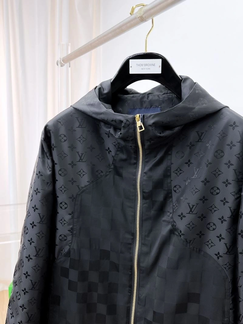 Classic Louis Vuitton Outwear 132885