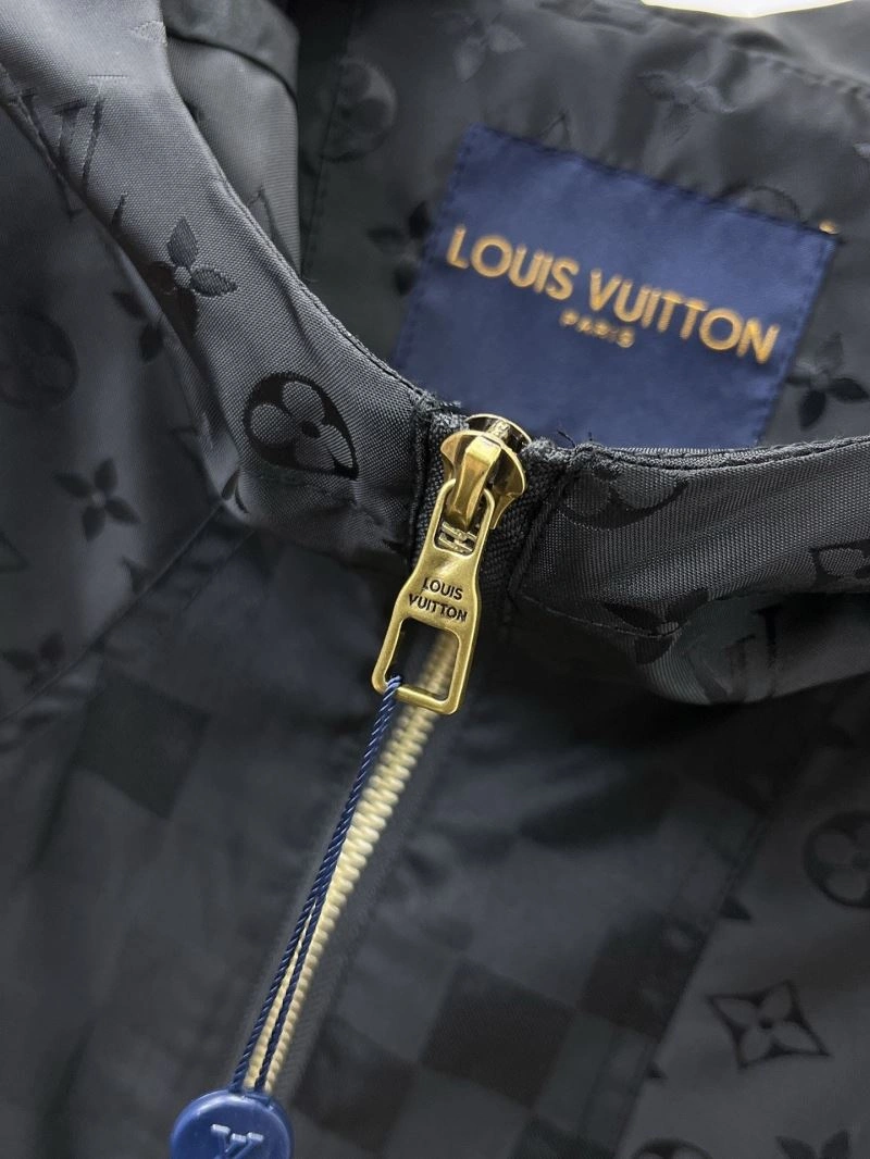 Classic Louis Vuitton Outwear 132885