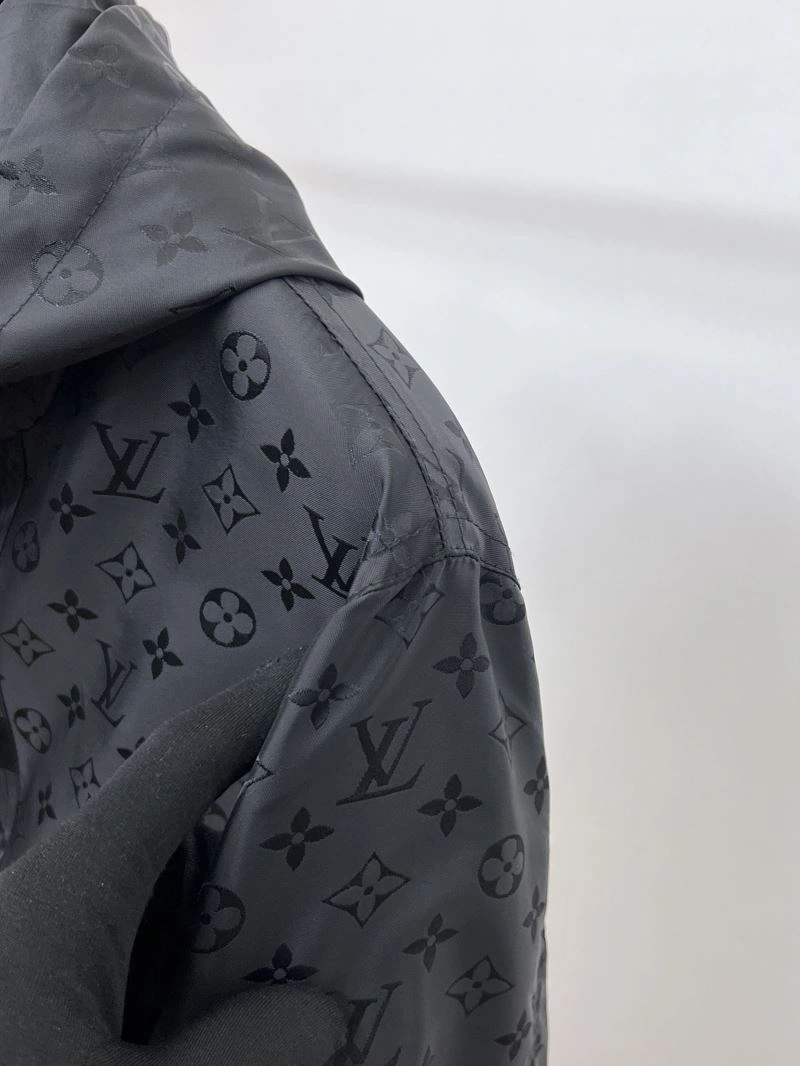 Classic Louis Vuitton Outwear 132885