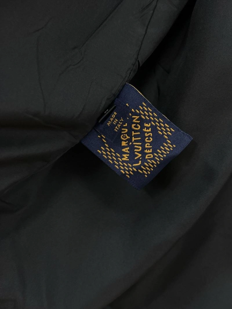 Classic Louis Vuitton Outwear 132885