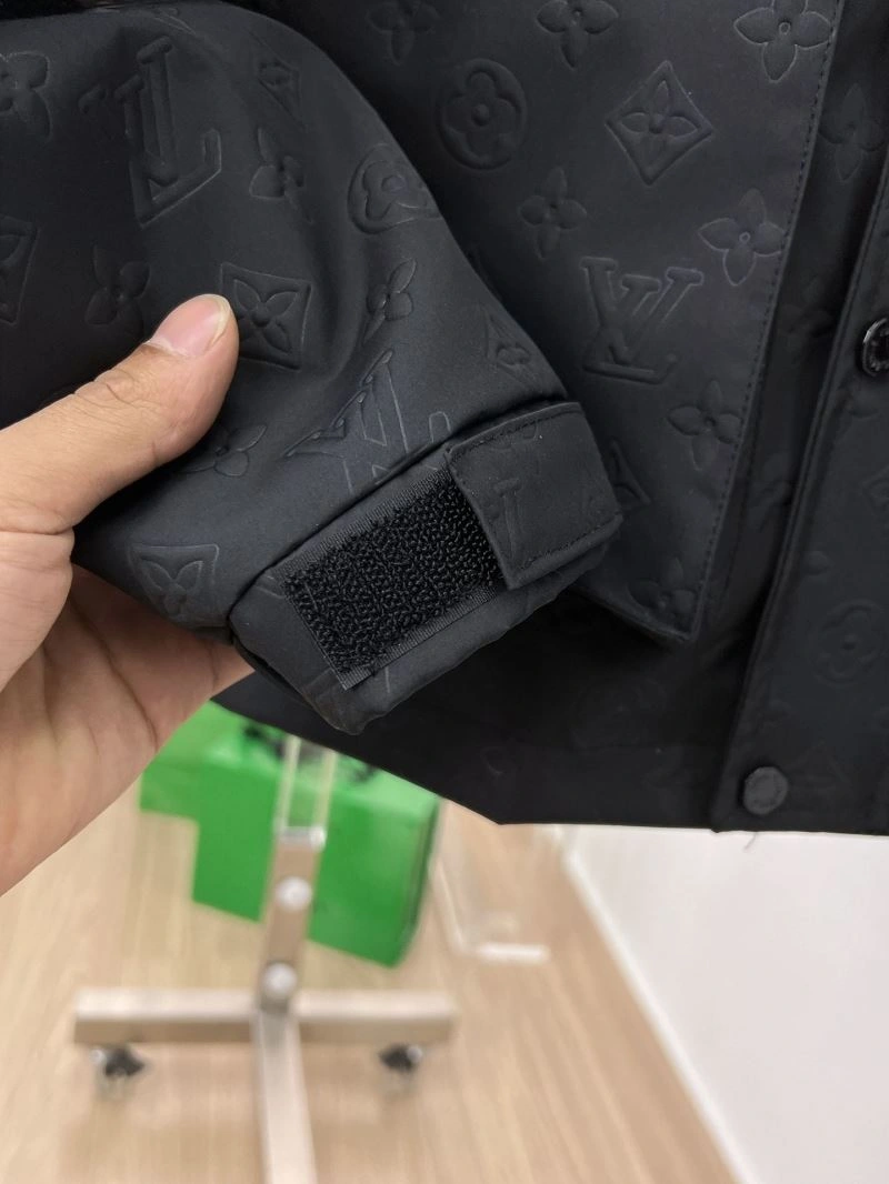 SmoothTexture Louis Vuitton Outwear 132890
