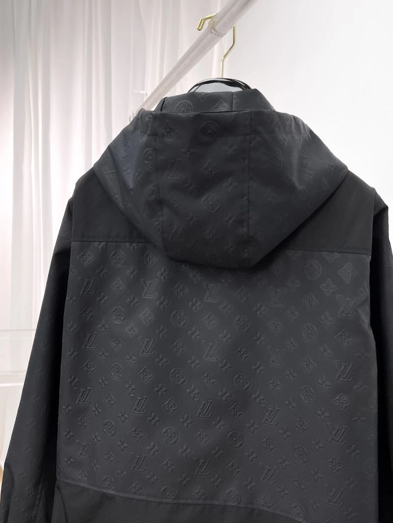 SmoothTexture Louis Vuitton Outwear 132890