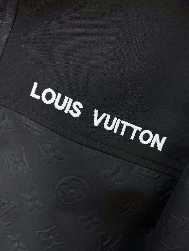 SmoothTexture Louis Vuitton Outwear 132890