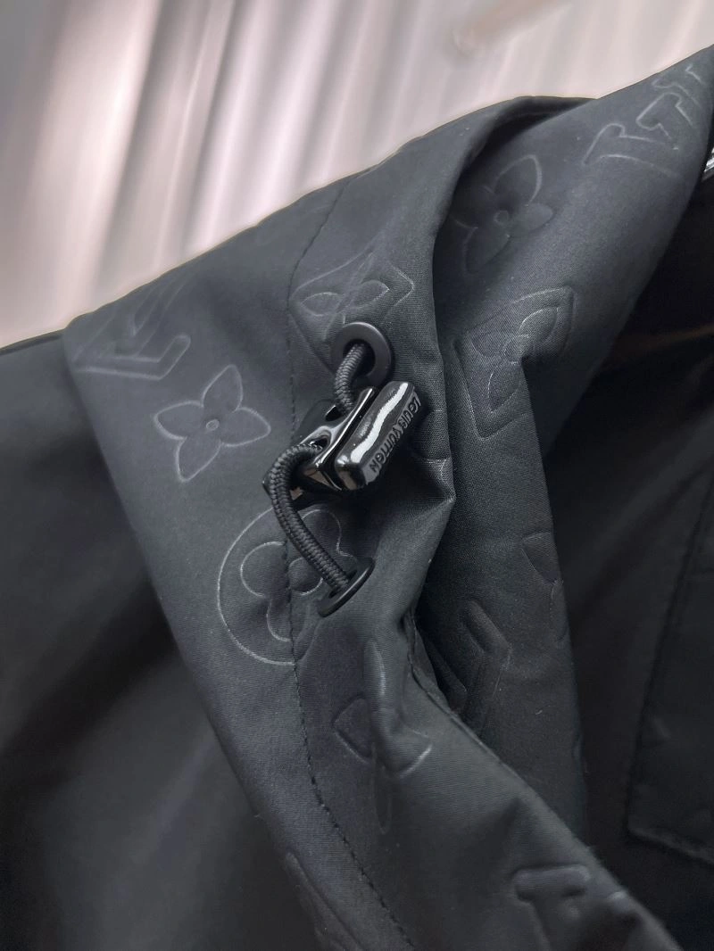 SmoothTexture Louis Vuitton Outwear 132890