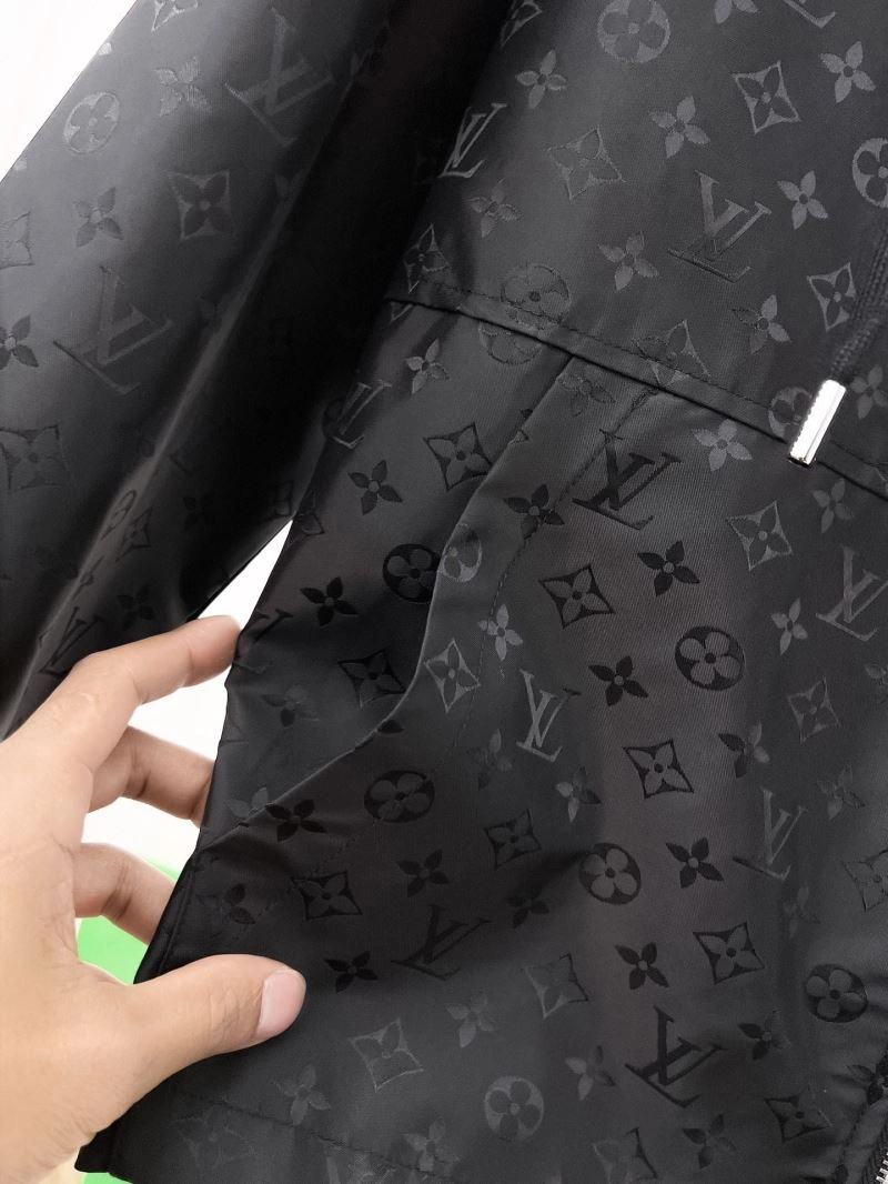 Refined Louis Vuitton Outwear 132895