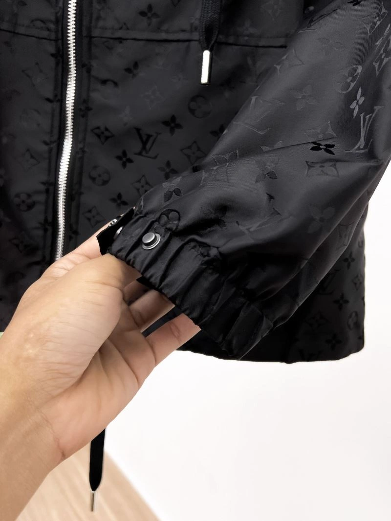 Refined Louis Vuitton Outwear 132895