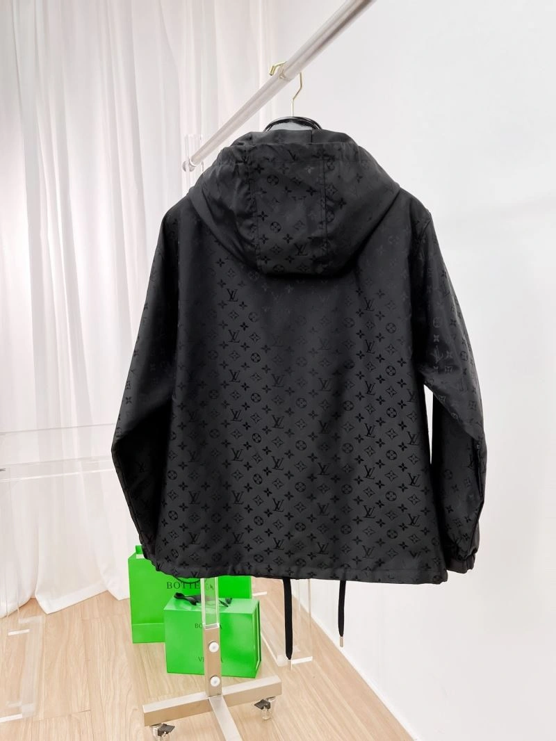 Refined Louis Vuitton Outwear 132895