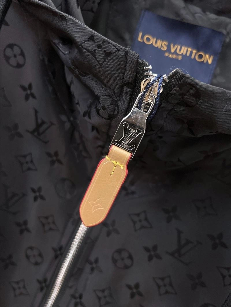 Refined Louis Vuitton Outwear 132895