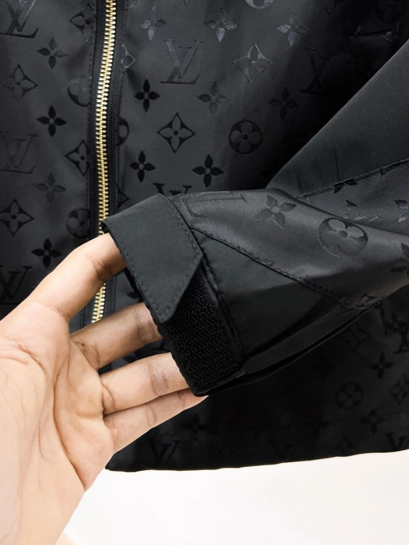 SmoothTexture Louis Vuitton Outwear 132867