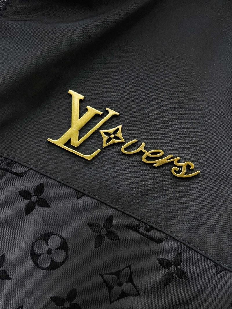 SmoothTexture Louis Vuitton Outwear 132867