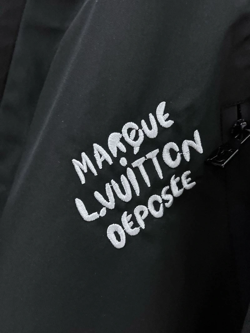 MultiPurpose Louis Vuitton Outwear 132864