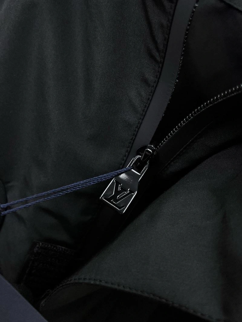 MultiPurpose Louis Vuitton Outwear 132864