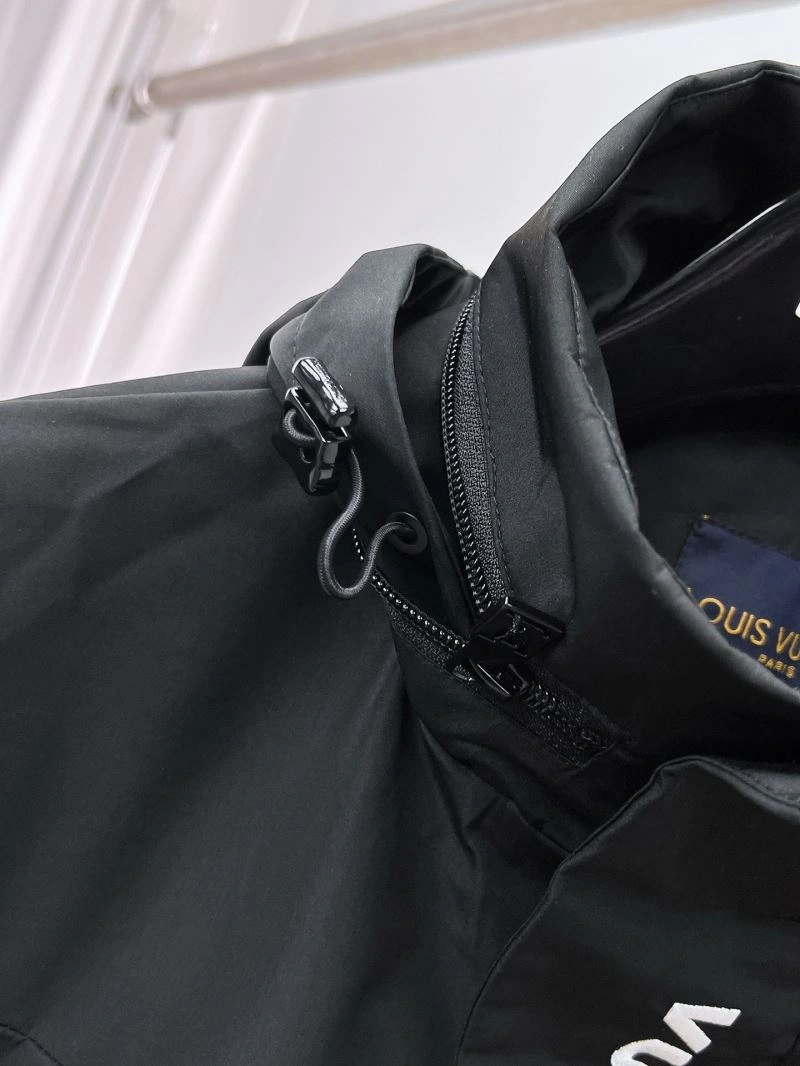 MultiPurpose Louis Vuitton Outwear 132864