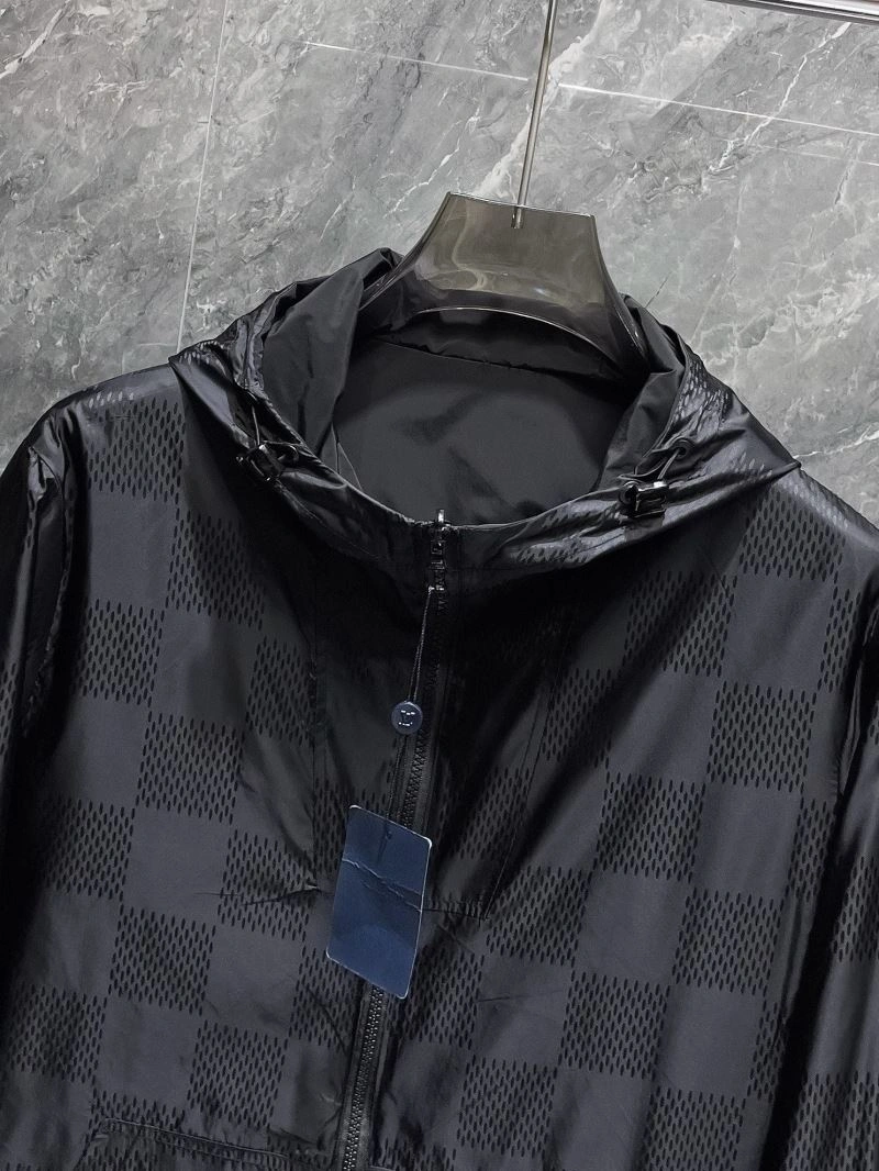 Breathable Louis Vuitton Outwear 132851