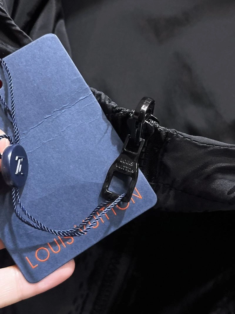 Breathable Louis Vuitton Outwear 132851