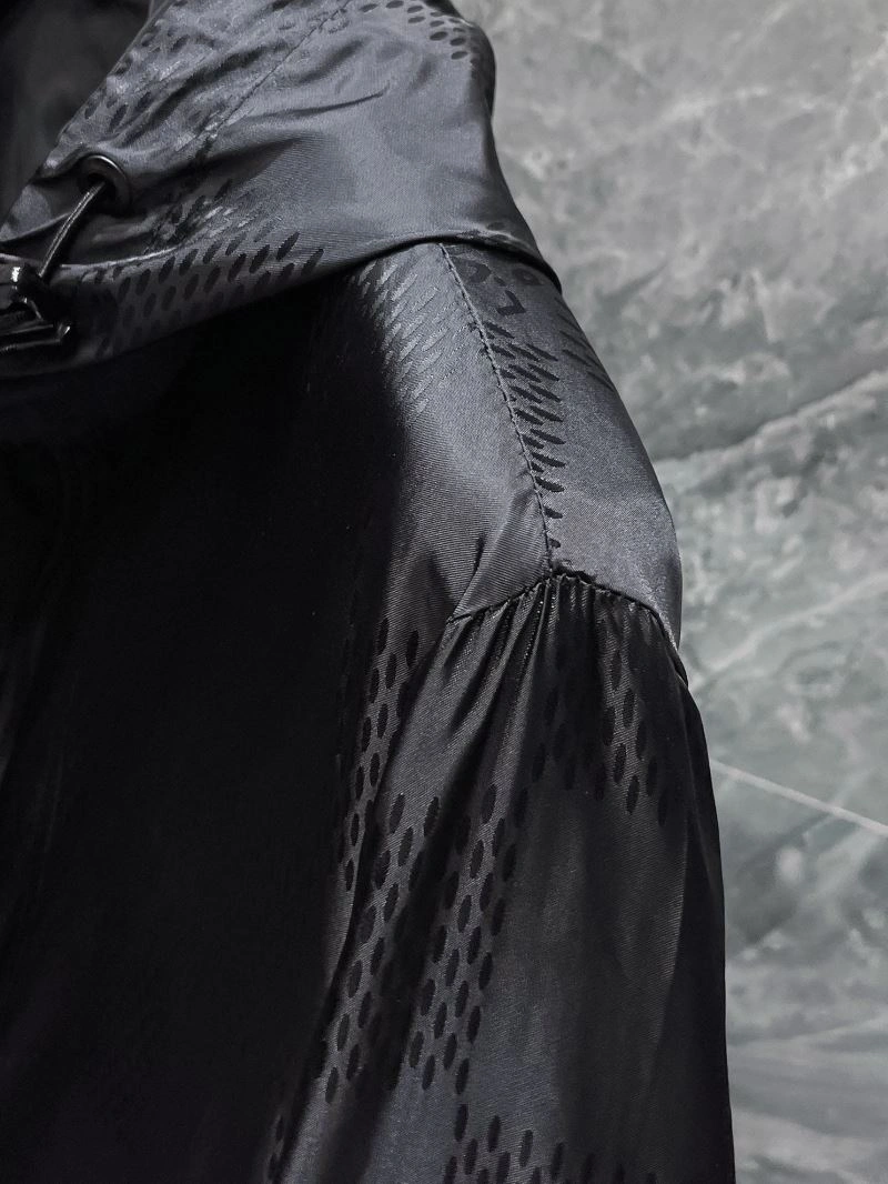 Breathable Louis Vuitton Outwear 132851
