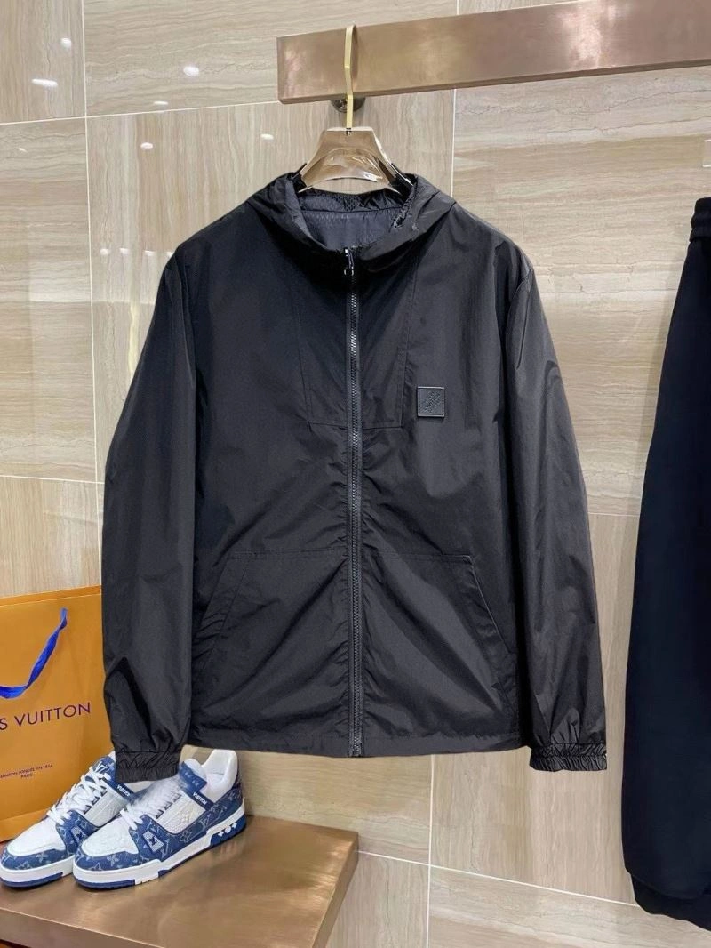Breathable Louis Vuitton Outwear 132851
