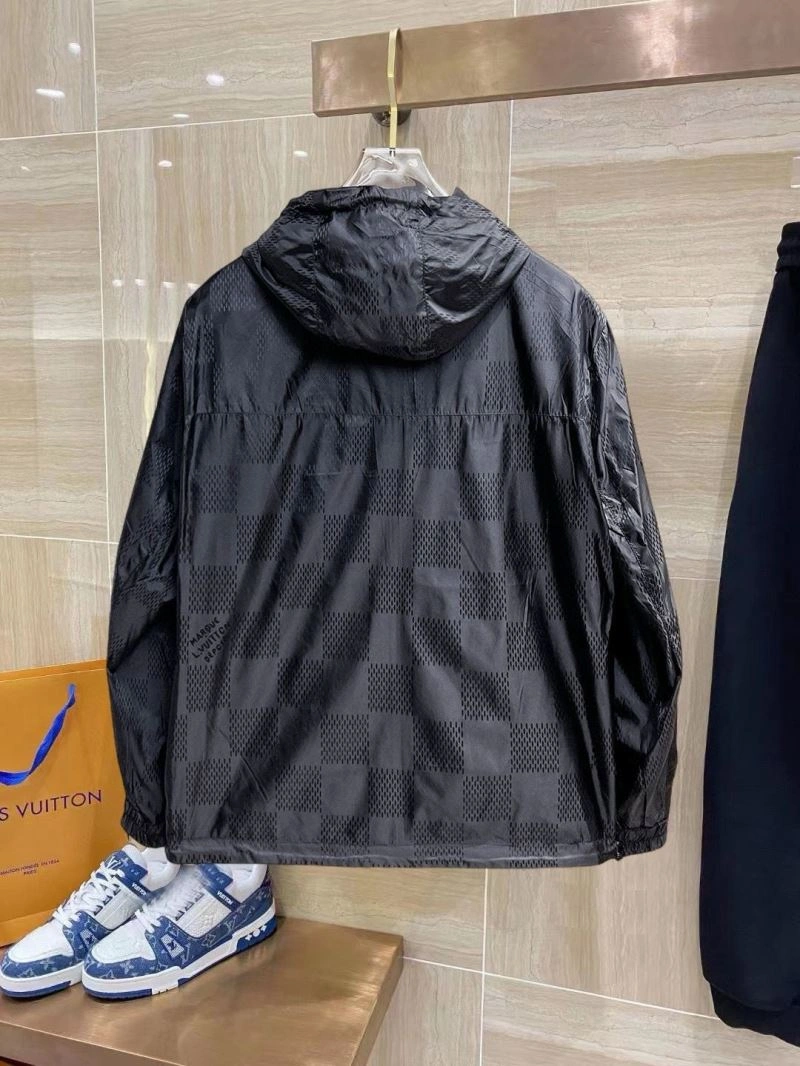 Breathable Louis Vuitton Outwear 132851
