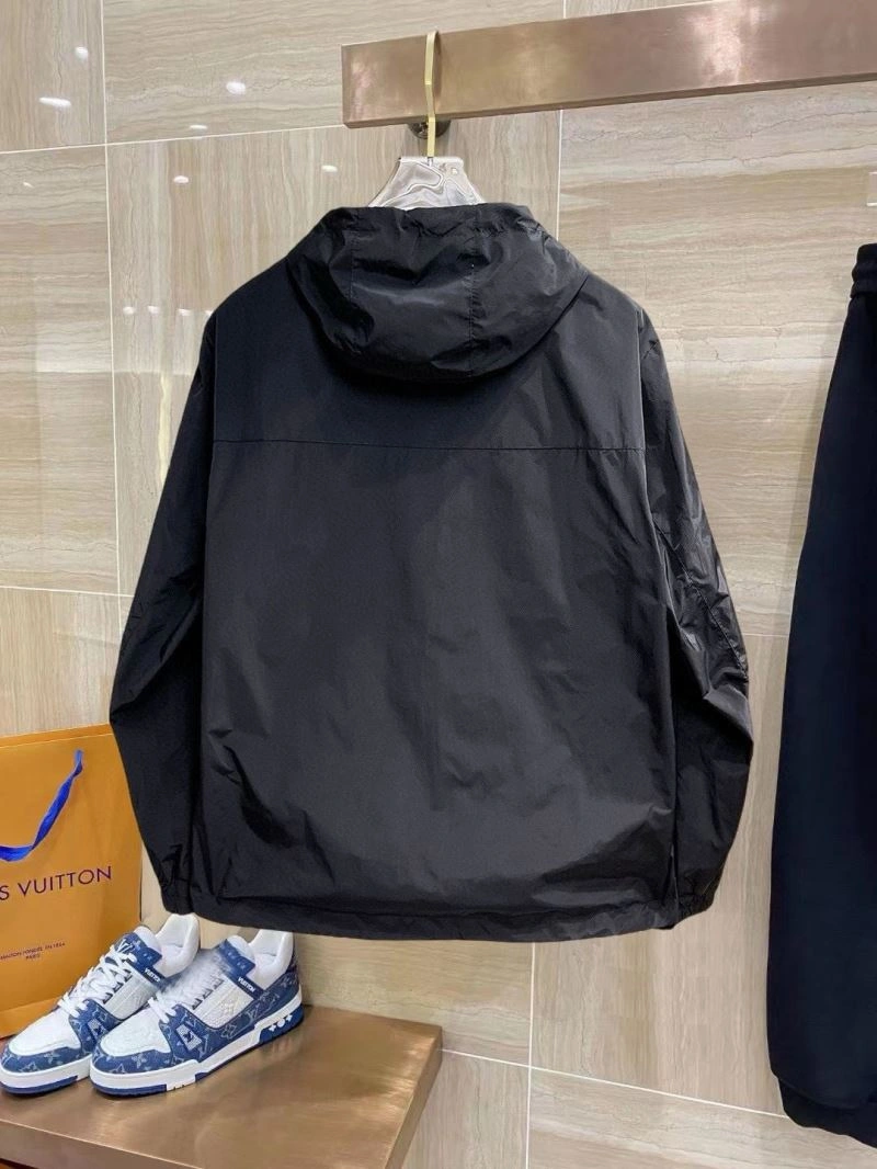 Breathable Louis Vuitton Outwear 132851
