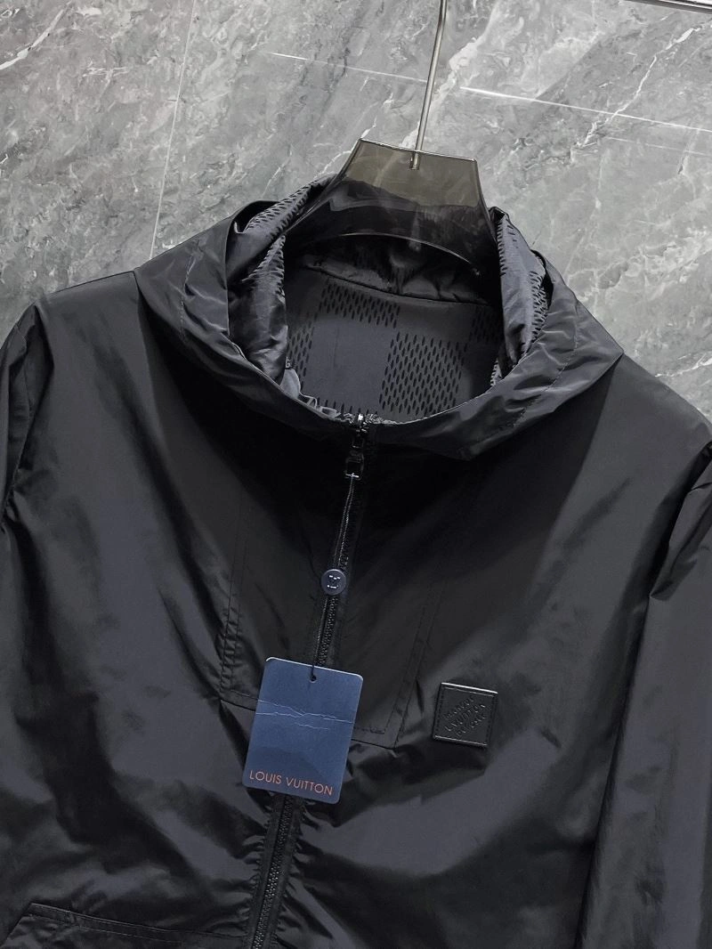 Breathable Louis Vuitton Outwear 132851