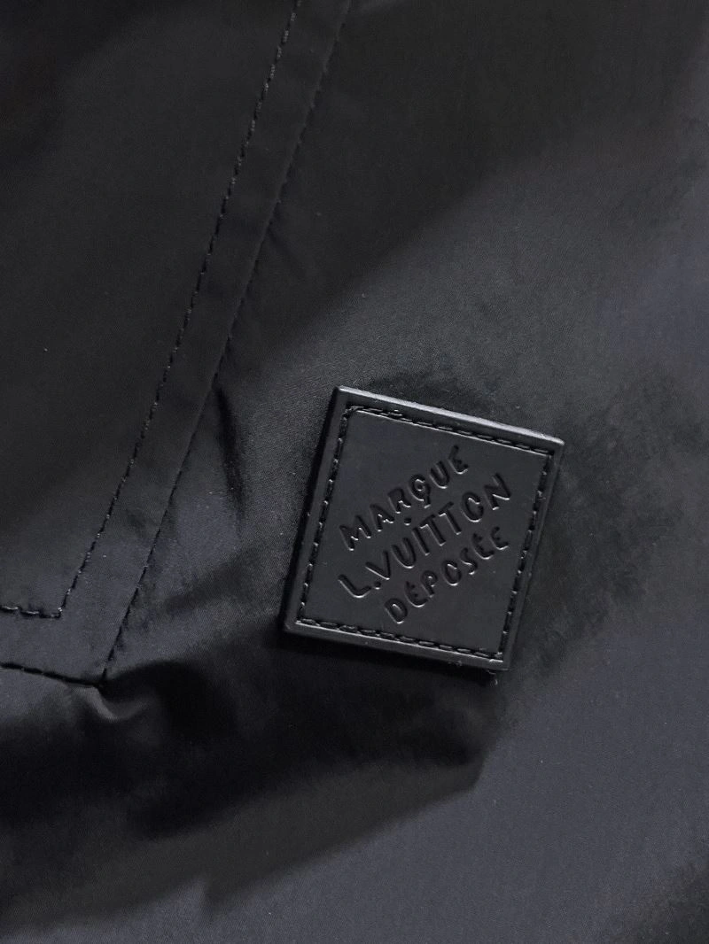 Breathable Louis Vuitton Outwear 132851