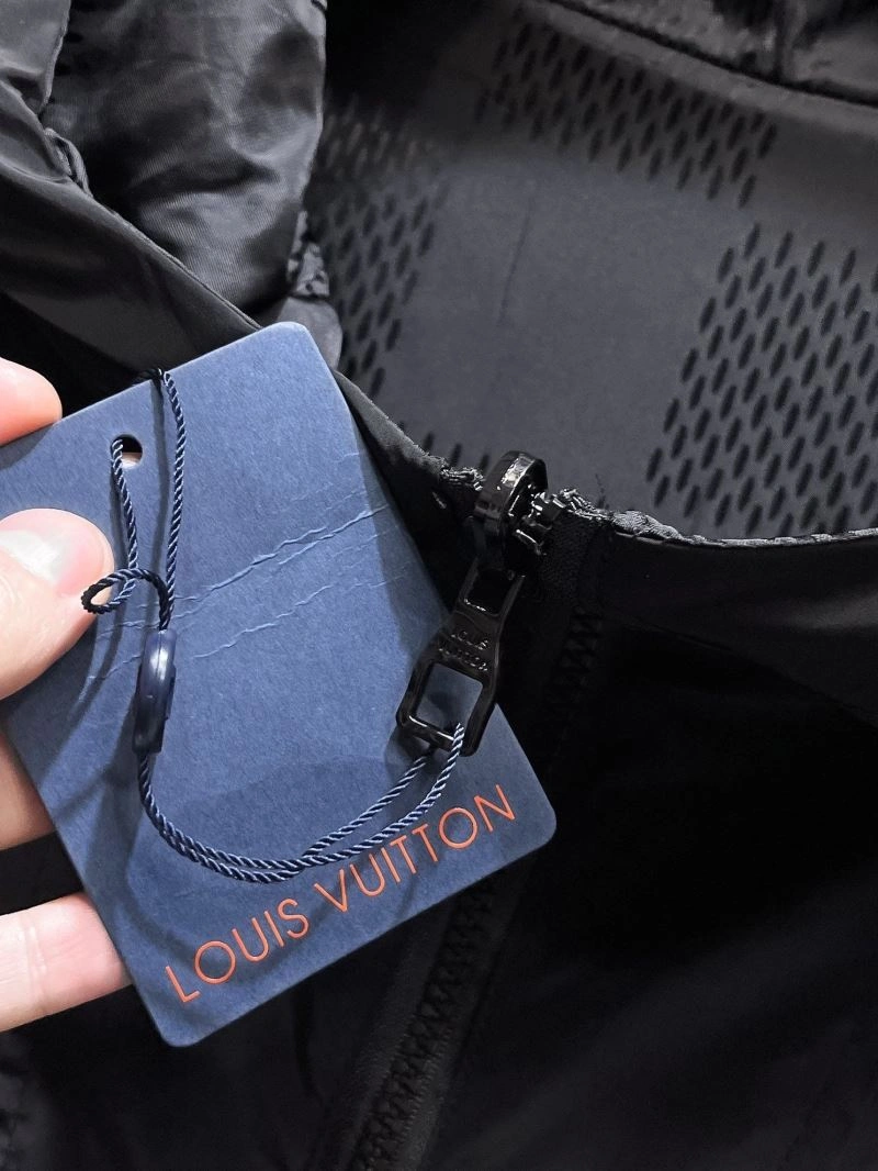 Breathable Louis Vuitton Outwear 132851
