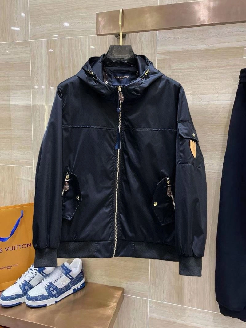 Louis Vuitton Outwear OnTrend 132850