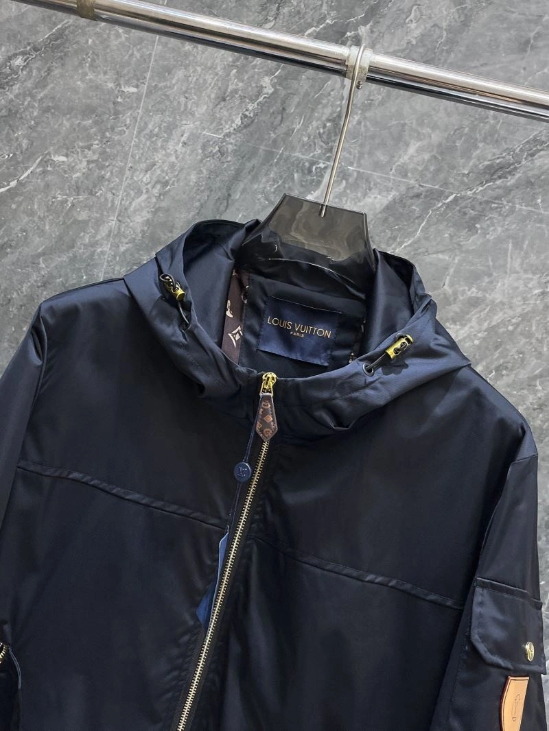 Louis Vuitton Outwear OnTrend 132850