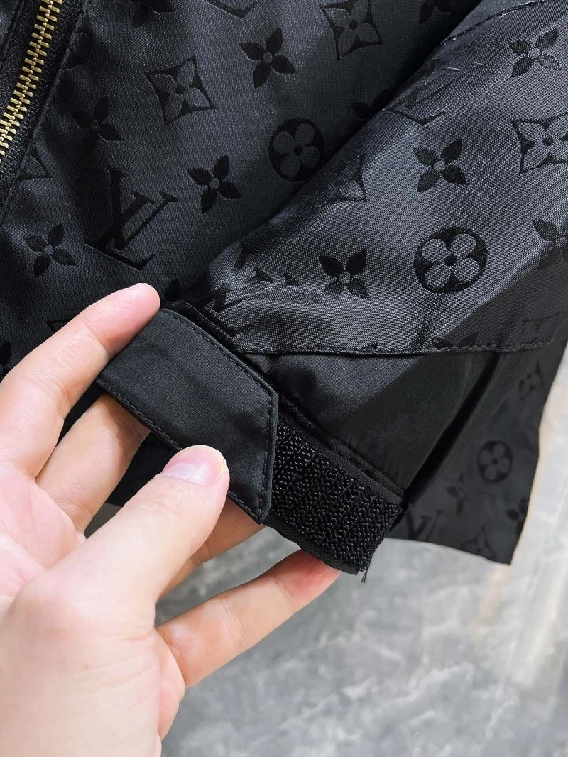 Tailored Louis Vuitton Outwear 132844