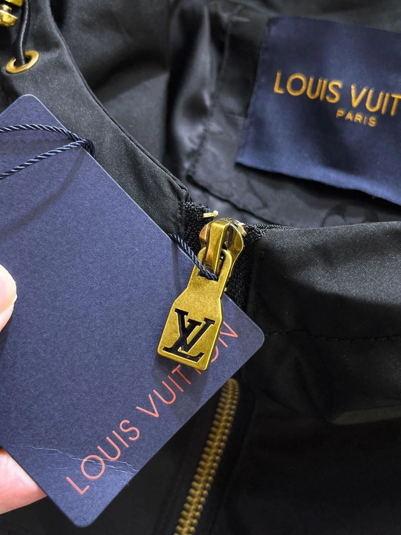 Tailored Louis Vuitton Outwear 132844