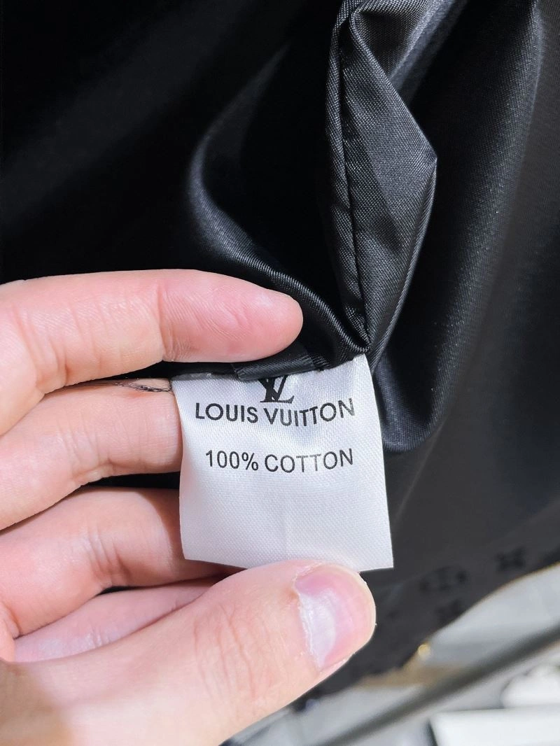 Tailored Louis Vuitton Outwear 132844