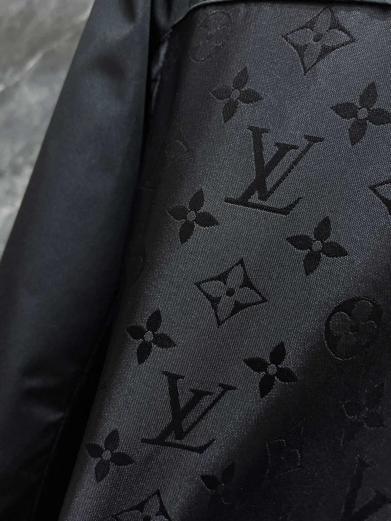 Tailored Louis Vuitton Outwear 132844