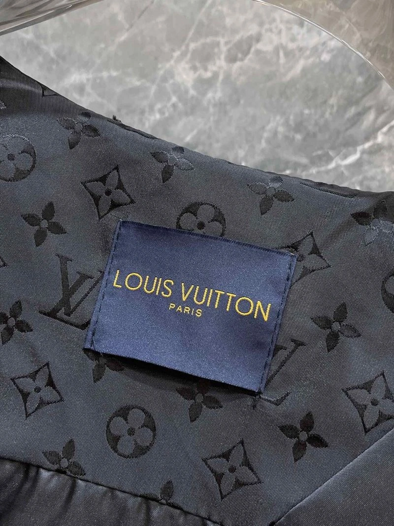 Louis Vuitton Outwear Durable 132855