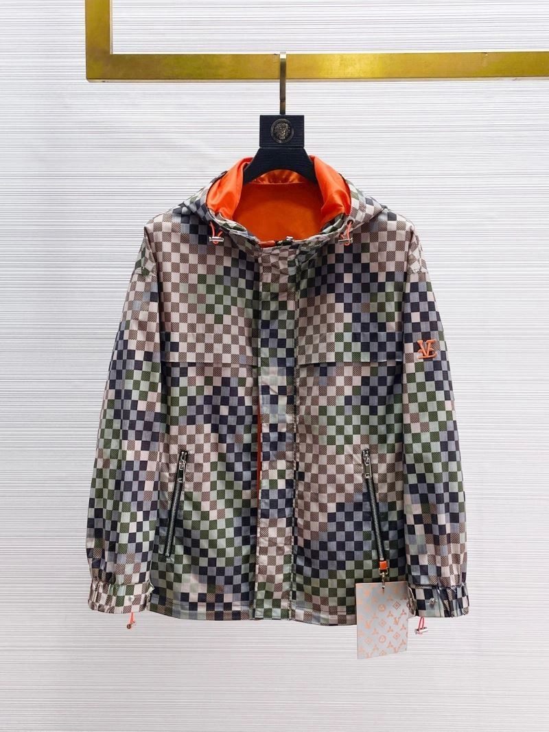 Snug Louis Vuitton Outwear 132828